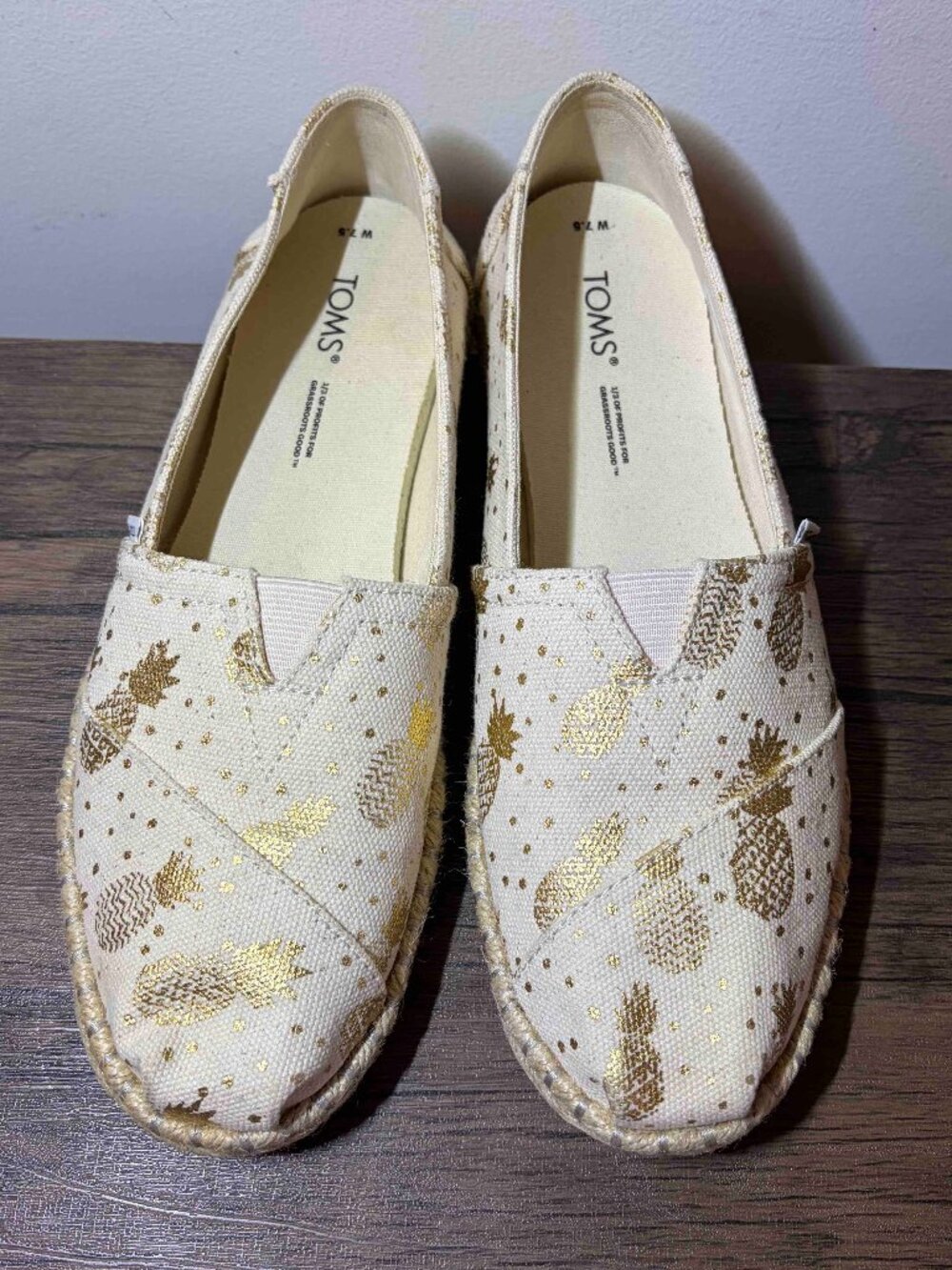 Toms Shoes Alpargatas Gold Pineapples Size 7.5